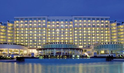  - cancun_Hard_Rock_Hotel_front_view-425x250